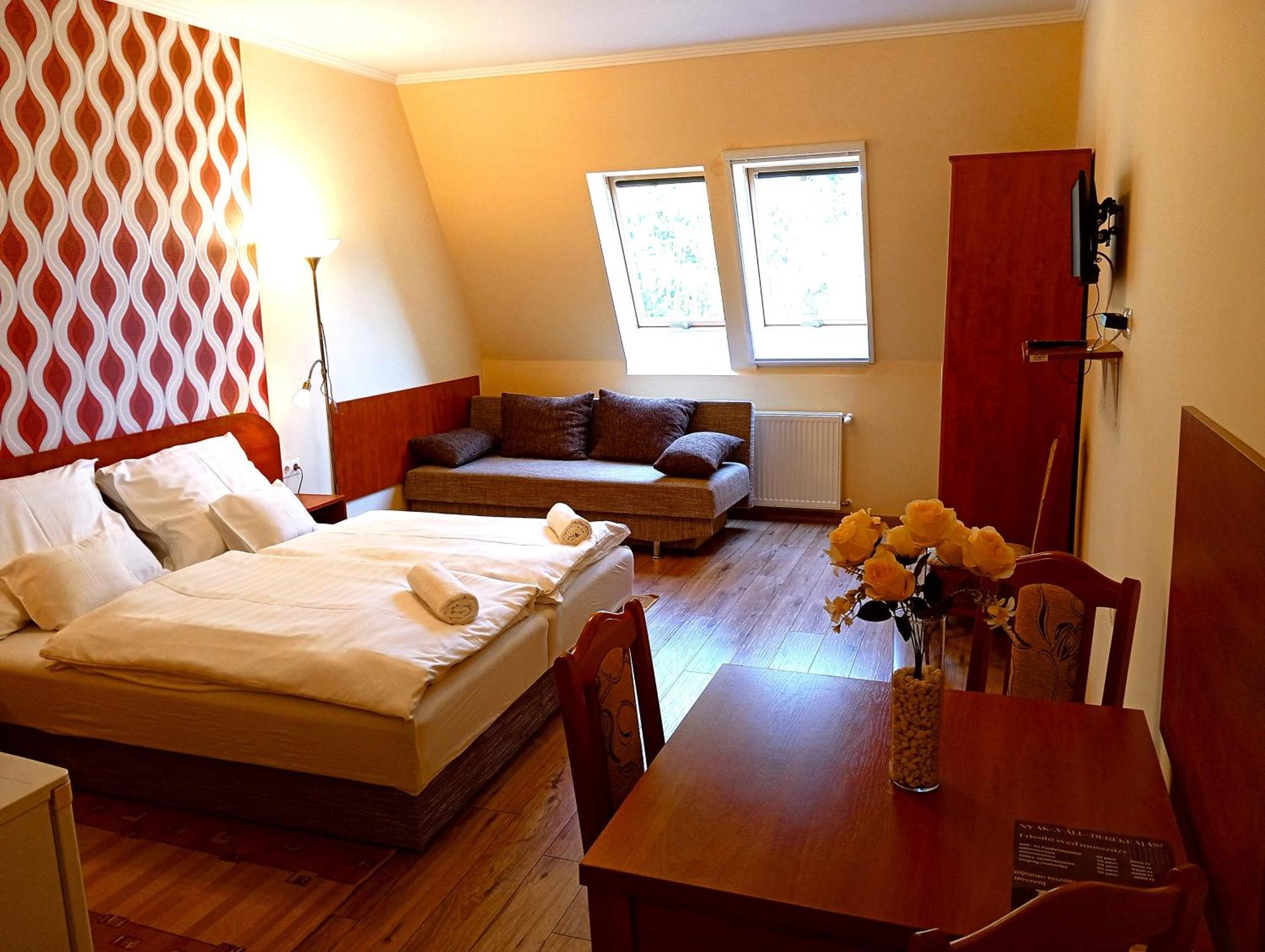 Patak-Party Apartmanok Bogács Exteriör bild