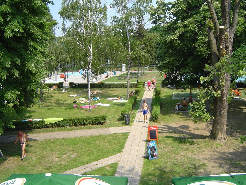 Patak-Party Apartmanok Bogács Rum bild